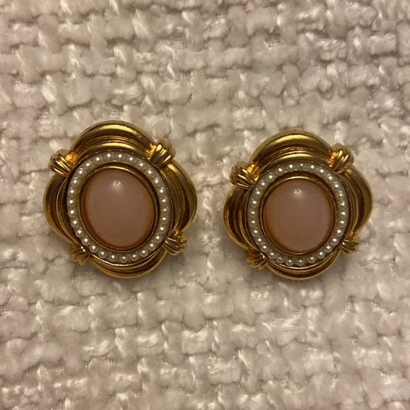 Vintage Avon Victorian Spring Jewelry Set - - Picture 3 of 7